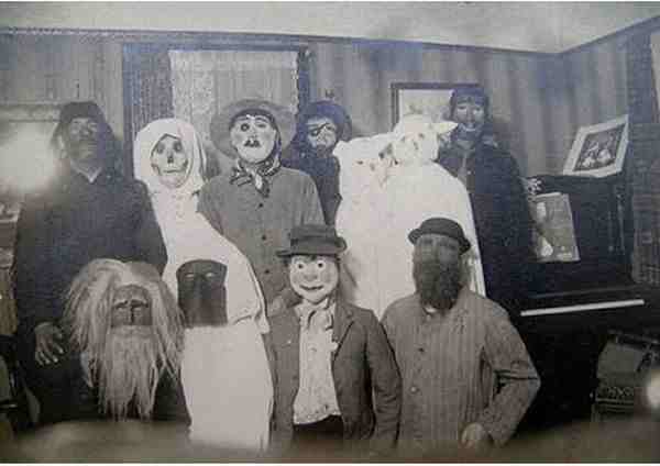 creepy vintage halloween costumes - atchuup (15)