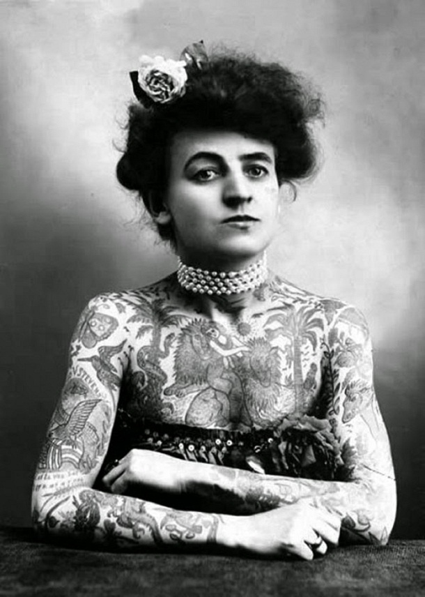 vintage photos - women with tattoos 4