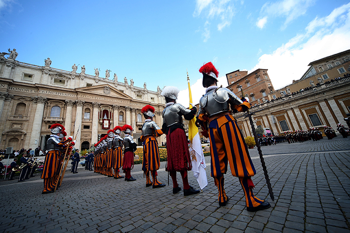 Holy Easter Mass - 'Urbi et Orbi' Message And Blessing