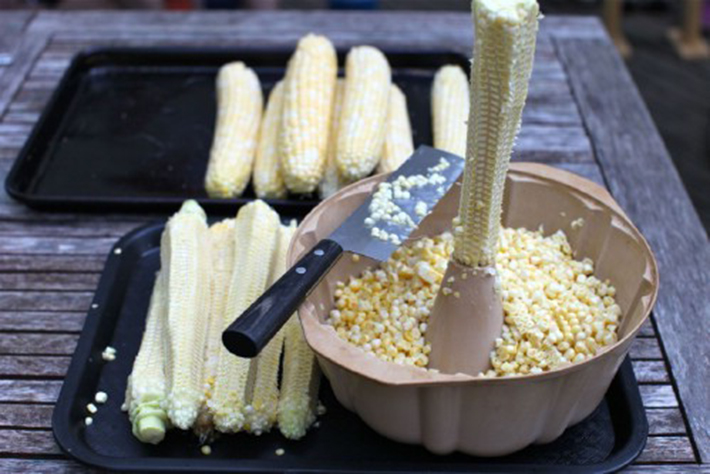 food hacks -  corn off cob