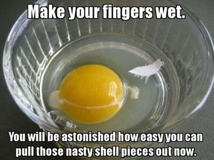 food hacks - sugar - remove egg shells with wet fingers