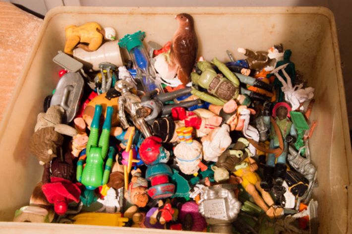 vintage toys in abandoned home - 15