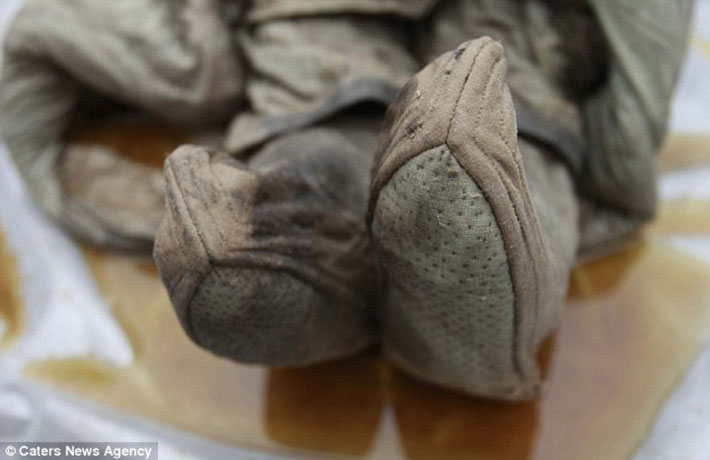 700-year-old mummy - China - 10