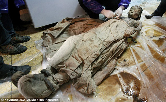 700-year-old mummy - China - 11