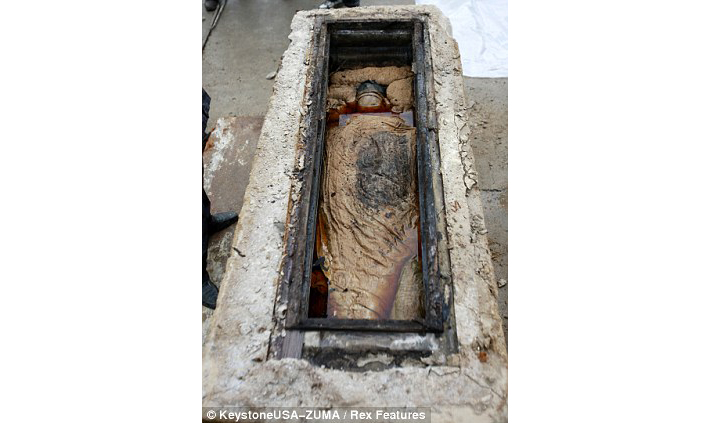 700-year-old mummy - China - 4