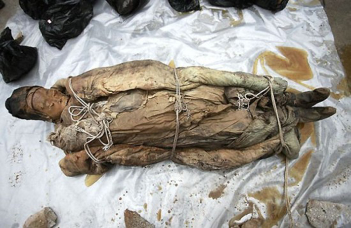 700-year-old mummy - China - 8