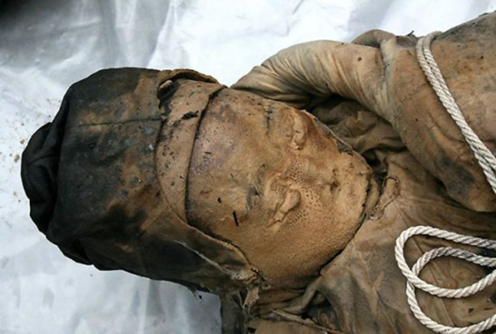 700-year-old mummy - China - 9