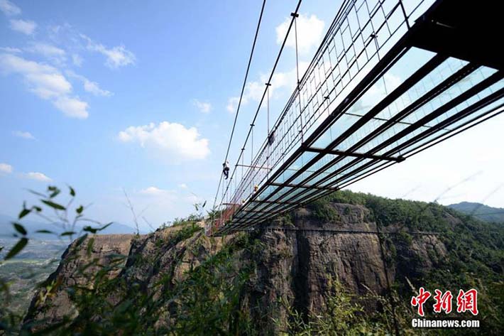 glass suspension bridge - china 4