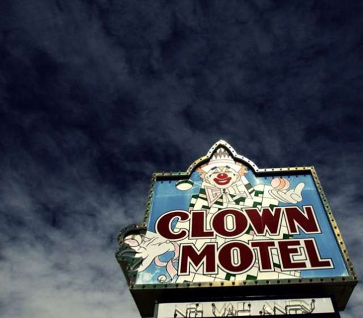 clown motel 9