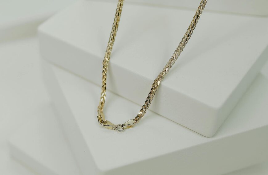 How to Style a Gold Rope Chain for Any Occasion