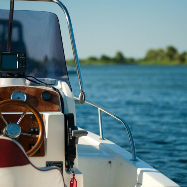 Top 9 Must-Have Features in Modern Boats